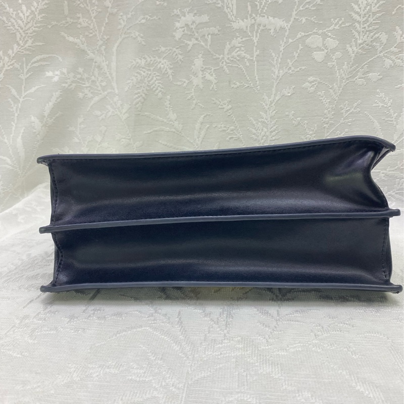 FENDI Kan U 小牛皮肩背包-2