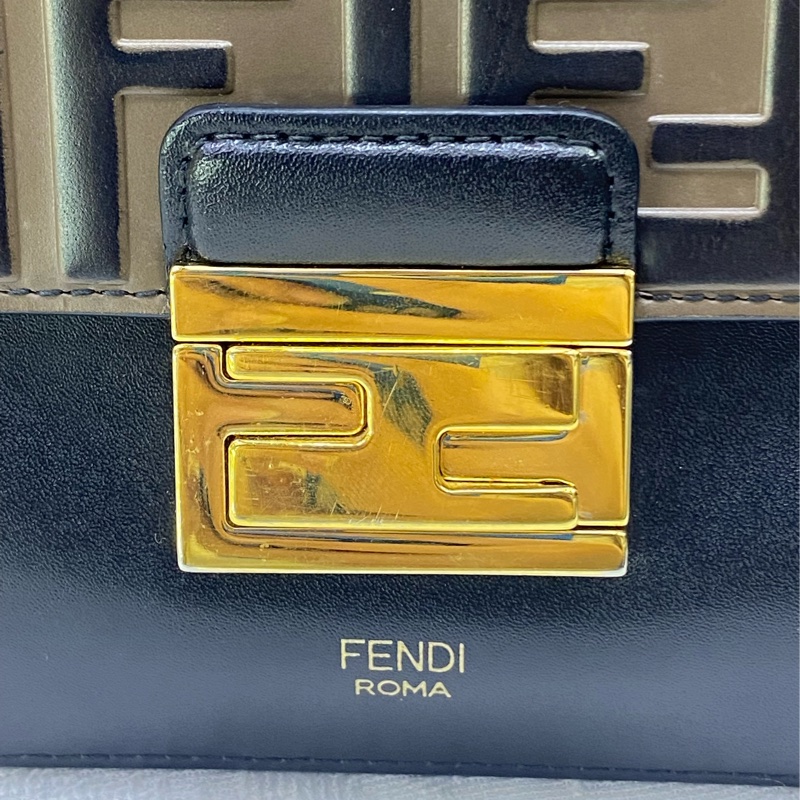 FENDI Kan U 小牛皮肩背包-3