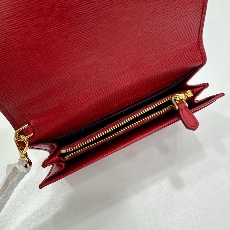 Prada 紅色長版皮夾手拿包 全新-5