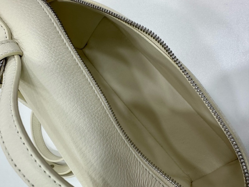 Loro Piana ExtraPocket LP白銀飯盒包 L19 拉鍊開合 粒面小牛皮 單肩手提包-5