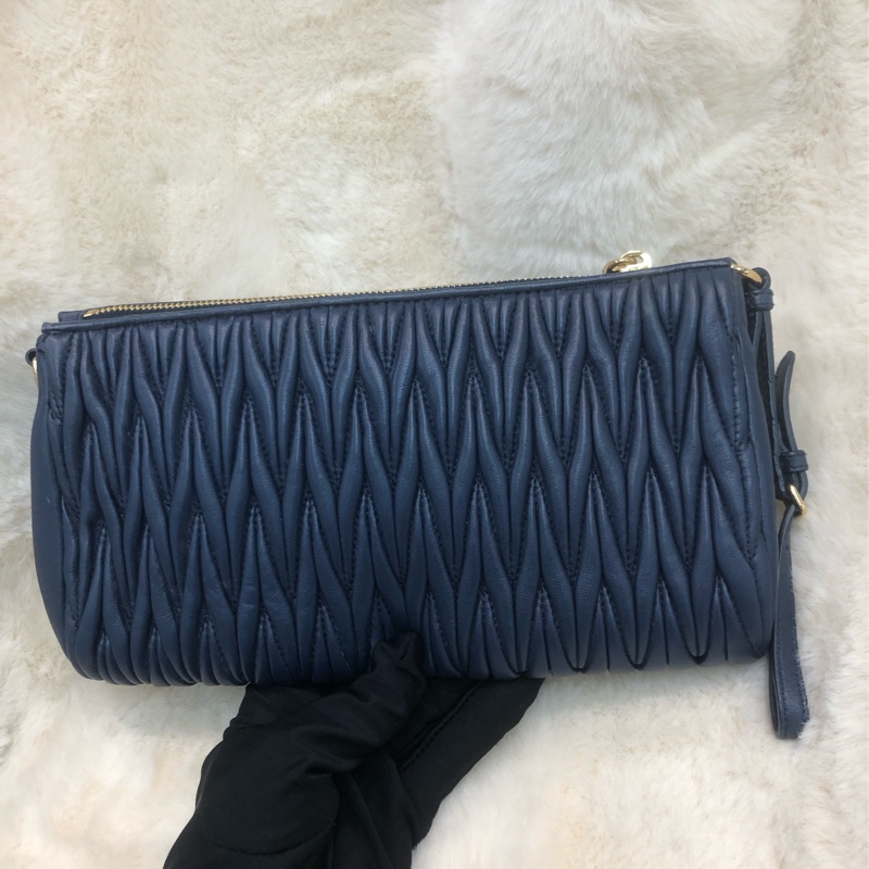 Miu Miu 藍色皺皮手拿包 XC299-1