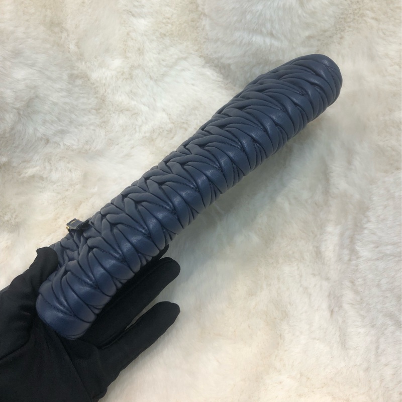 Miu Miu 藍色皺皮手拿包 XC299-5