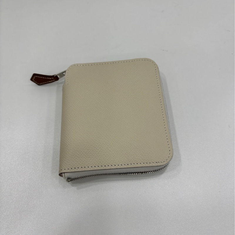 Hermes 奶油白silk in短版皮夾 E皮 尺寸11*1.5*9 塵袋在 B刻-1