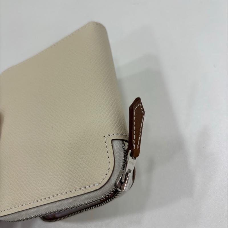 Hermes 奶油白silk in短版皮夾 E皮 尺寸11*1.5*9 塵袋在 B刻-2