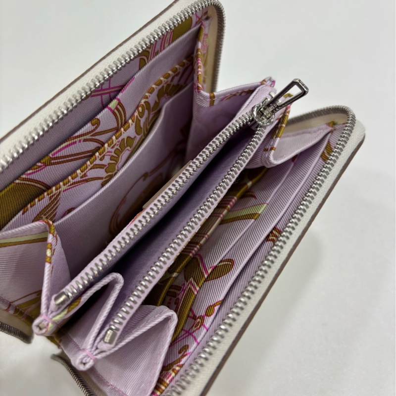 Hermes 奶油白silk in短版皮夾 E皮 尺寸11*1.5*9 塵袋在 B刻-4