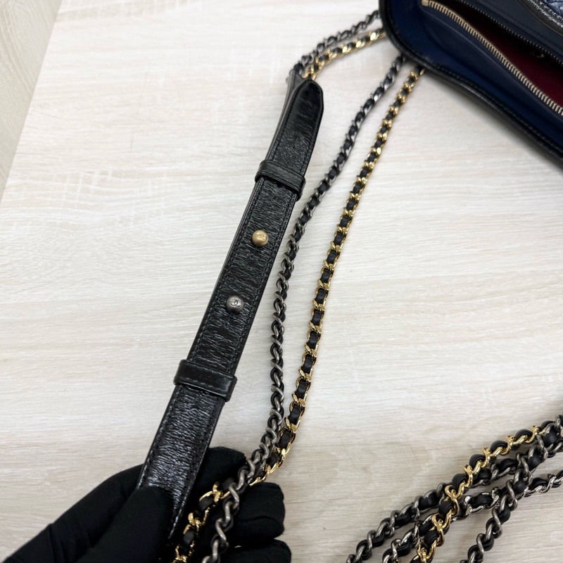 CHANEL深藍色菱格紋拚黑色大號流浪包A93824-10