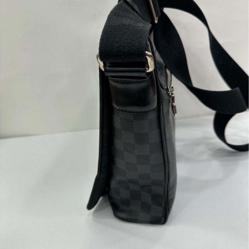 LV老花郵差包，經典Damier Graphite 斜背包-3