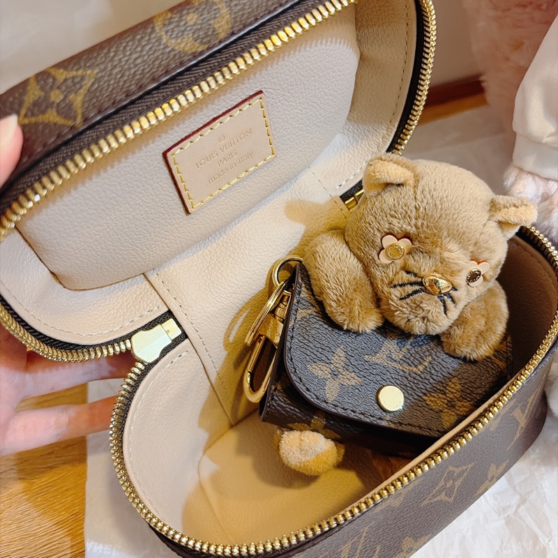 LV 日本 貓咪耳機掛件-8
