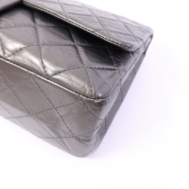 CHANEL 牛皮皮革2.55 Maxi鏈帶肩背袋-10