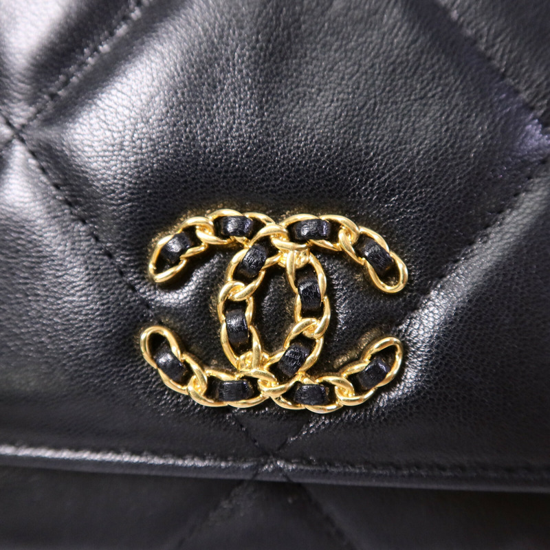 CHANEL 羊皮皮革Chanel 19 WOC鏈帶手挽肩背兩用袋-6