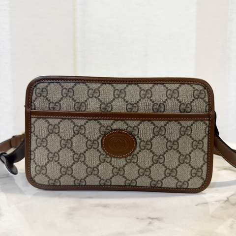 Gucci PVC咖牛皮Interlocking 前口袋ㄇ拉斜背包