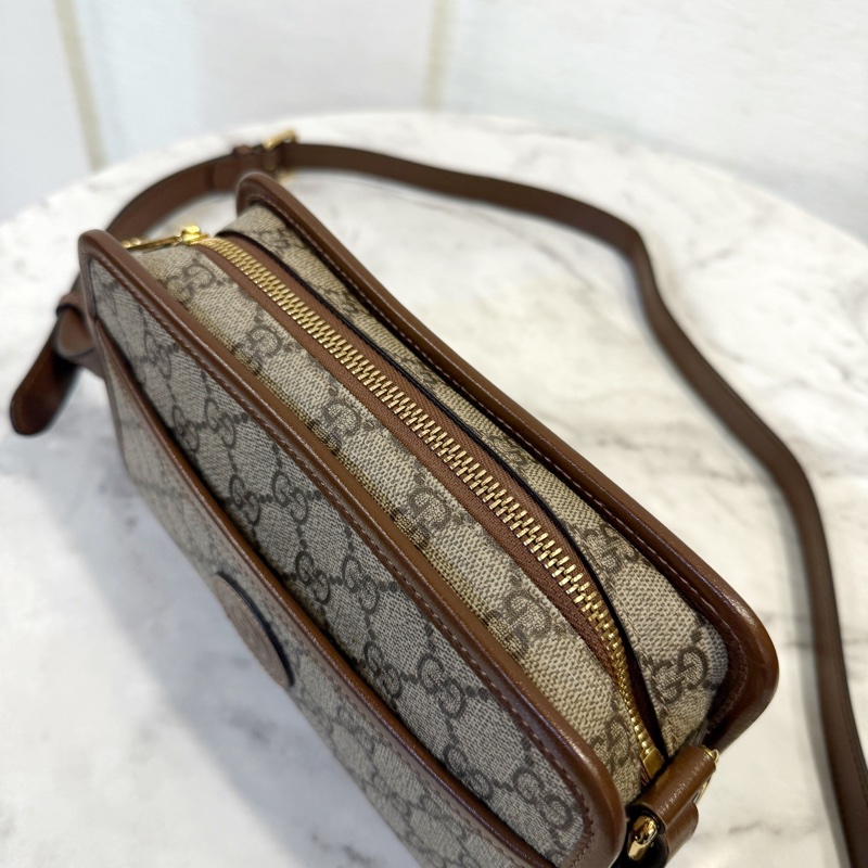 Gucci PVC咖牛皮Interlocking 前口袋ㄇ拉斜背包-4