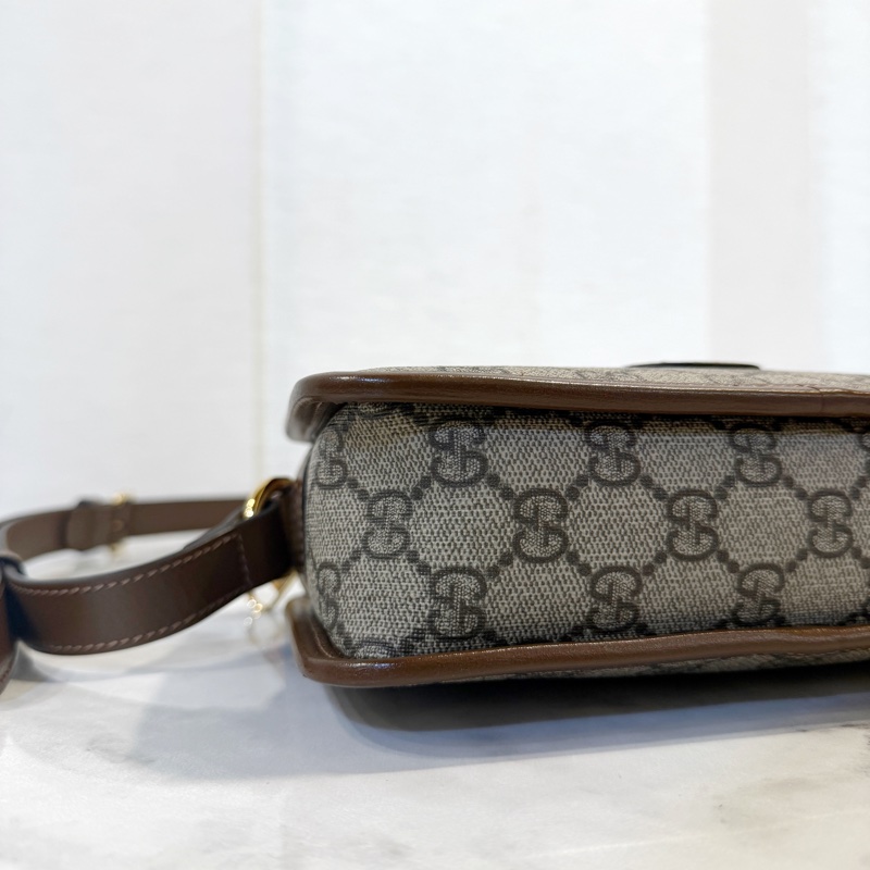 Gucci PVC咖牛皮Interlocking 前口袋ㄇ拉斜背包-6