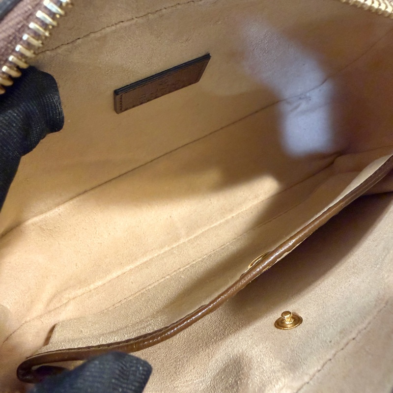 Gucci PVC咖牛皮Interlocking 前口袋ㄇ拉斜背包-9