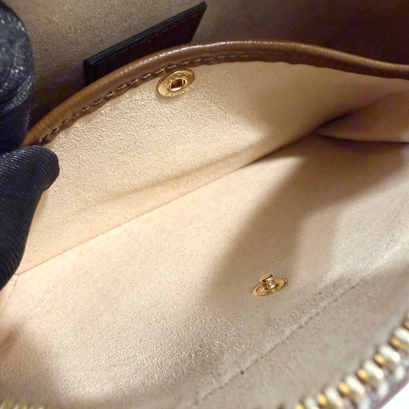 Gucci PVC咖牛皮Interlocking 前口袋ㄇ拉斜背包-10