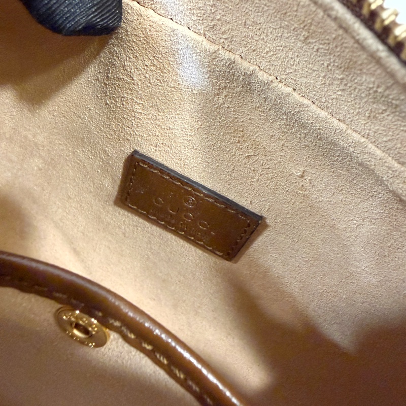 Gucci PVC咖牛皮Interlocking 前口袋ㄇ拉斜背包-11