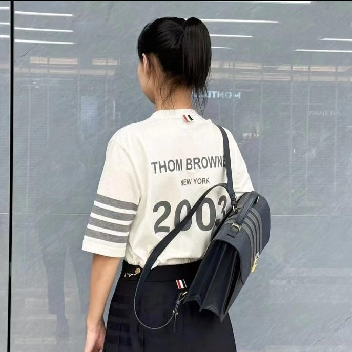💎Han's house精品服飾💎Thom Browne TB 4槓 短T 2003創始年 限定 義大利製 男女共穿 現貨2 原價14600-5