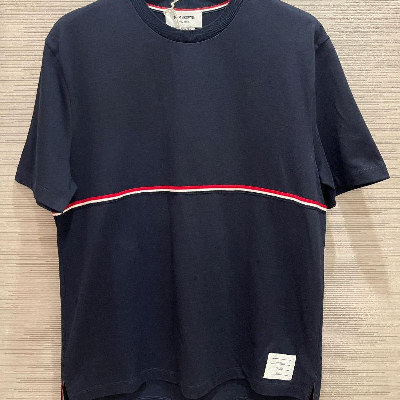 💎Han's house精品服飾💎Thom Browne 短 T 男女共穿 現貨 0 原價17700-1