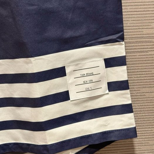 💎Han's house精品服飾💎THOM BROWNE TB 尼龍 四槓 海灘褲 短褲 現貨 5 原價19100-3