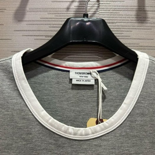 💎Han's house精品服飾💎Thom Browne TB 拼色 短 T 日本製 男女共穿 現貨1 原價 13900-3