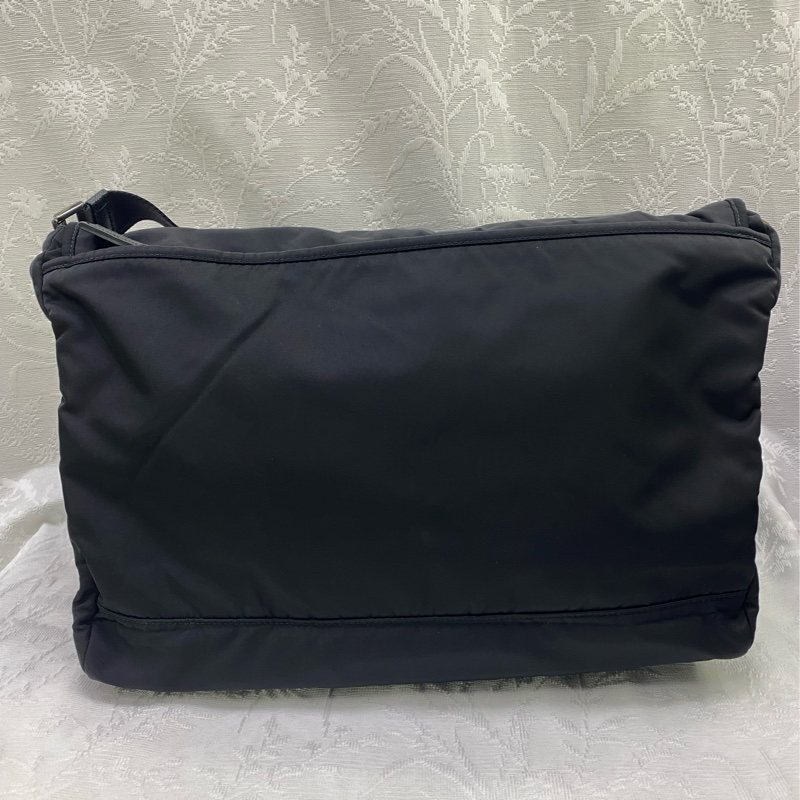 Prada re- nylon 郵差側背袋-1