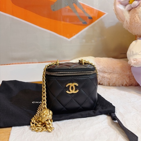 Chanel 山茶花金球 方盒子
