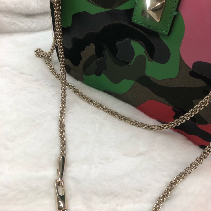 Valentino 彩色迷彩窩釘鏈條包 XC114-7