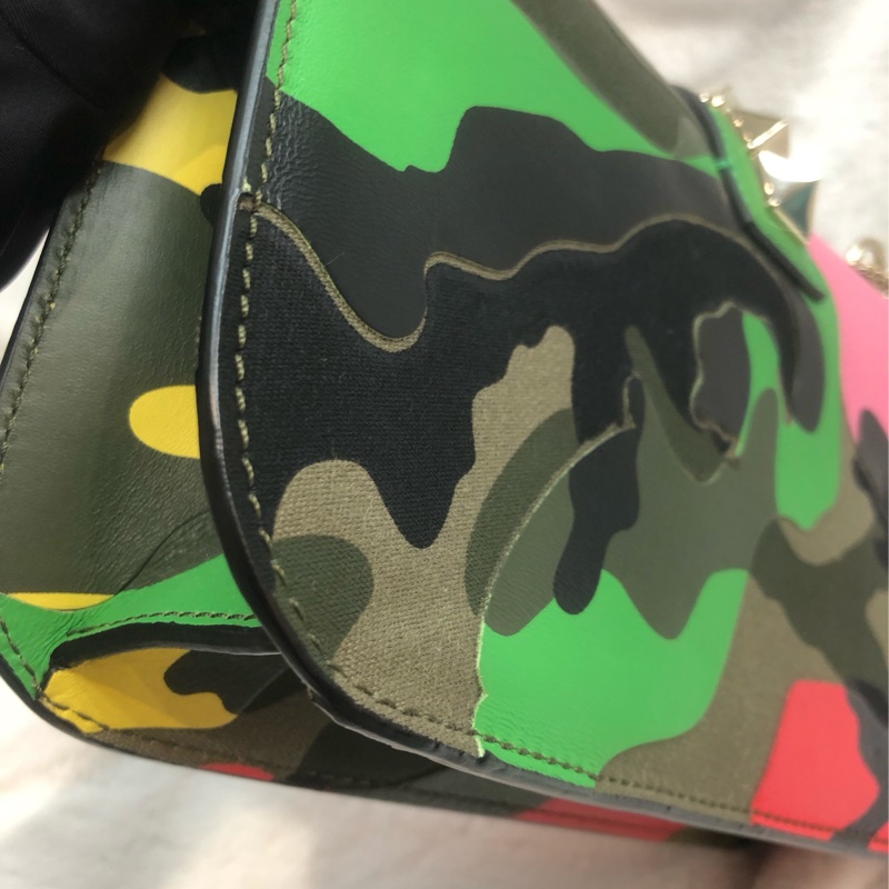 Valentino 彩色迷彩窩釘鏈條包 XC114-10
