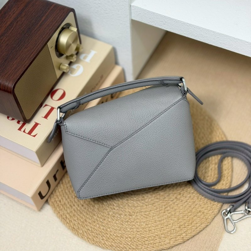 (稀有🩶錯過就沒有了!)🏷Loewe 羅意威.Mini Puzzle Edge 新款 珍珠灰-1