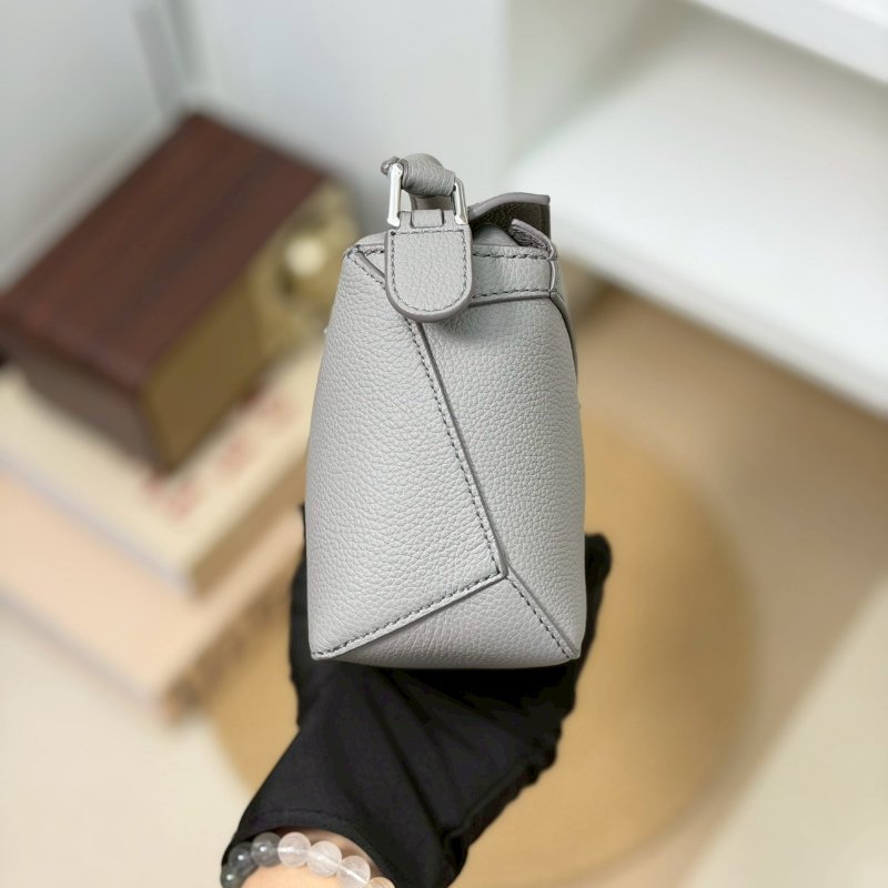 (稀有🩶錯過就沒有了!)🏷Loewe 羅意威.Mini Puzzle Edge 新款 珍珠灰-2