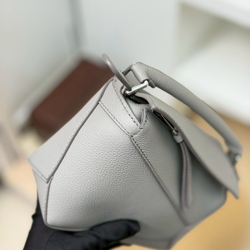 (稀有🩶錯過就沒有了!)🏷Loewe 羅意威.Mini Puzzle Edge 新款 珍珠灰-8