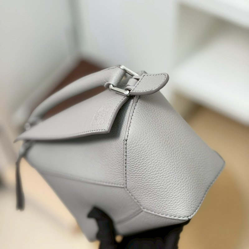 (稀有🩶錯過就沒有了!)🏷Loewe 羅意威.Mini Puzzle Edge 新款 珍珠灰-9