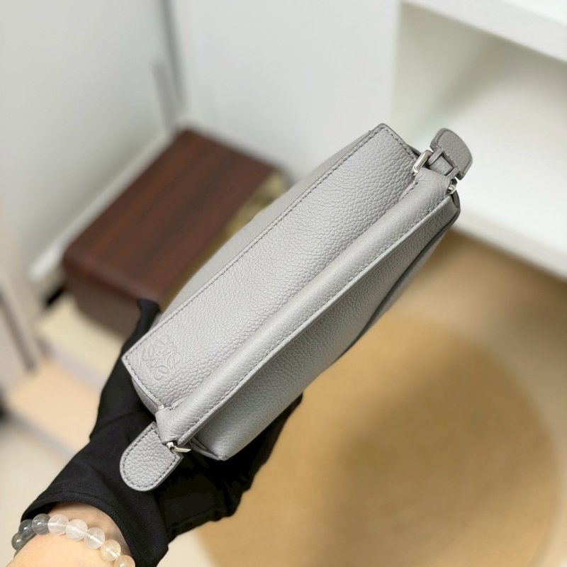 (稀有🩶錯過就沒有了!)🏷Loewe 羅意威.Mini Puzzle Edge 新款 珍珠灰-13
