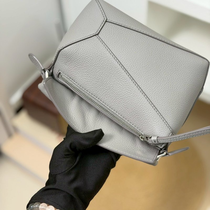 (稀有🩶錯過就沒有了!)🏷Loewe 羅意威.Mini Puzzle Edge 新款 珍珠灰-16