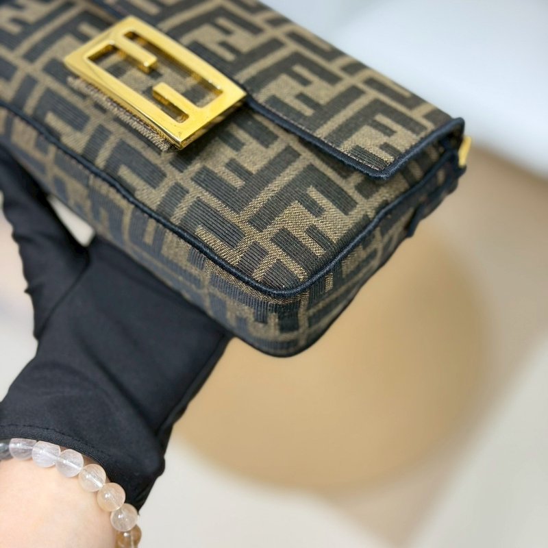 🏷Fendi 芬迪．Mini baguette 法棍包-5