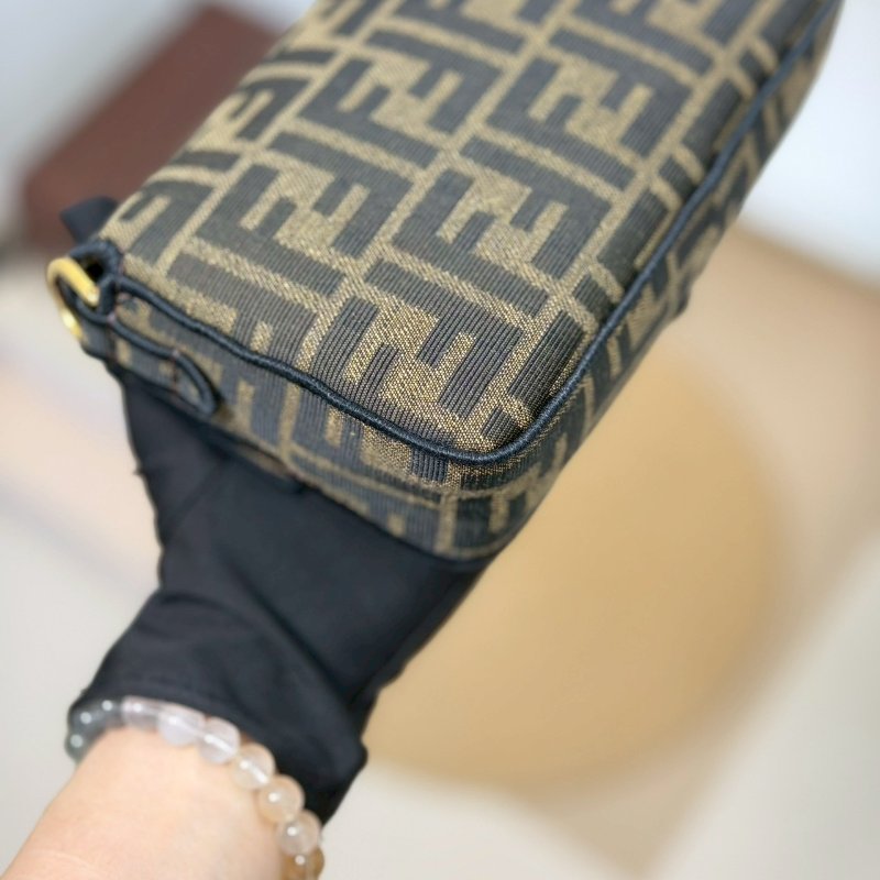 🏷Fendi 芬迪．Mini baguette 法棍包-6