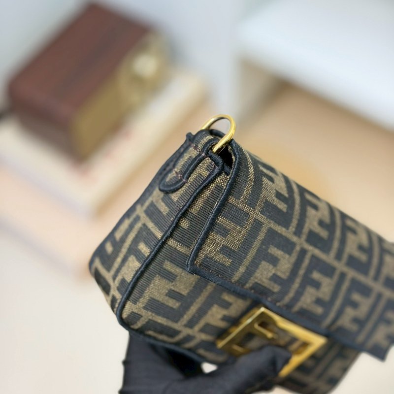 🏷Fendi 芬迪．Mini baguette 法棍包-8