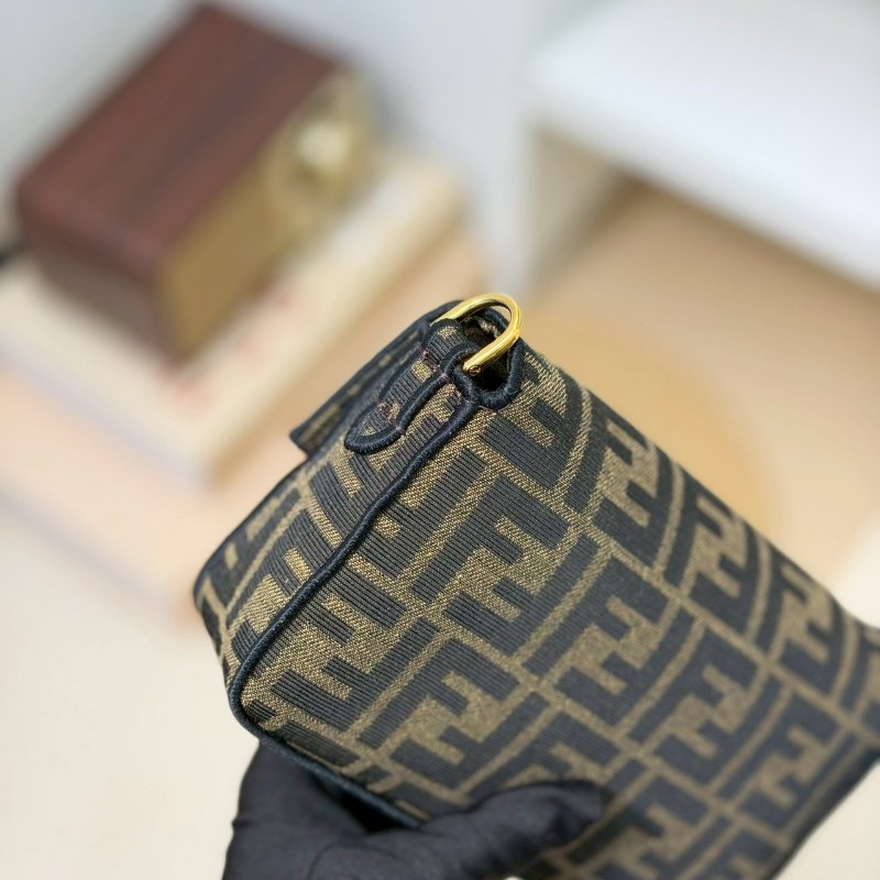 🏷Fendi 芬迪．Mini baguette 法棍包-10