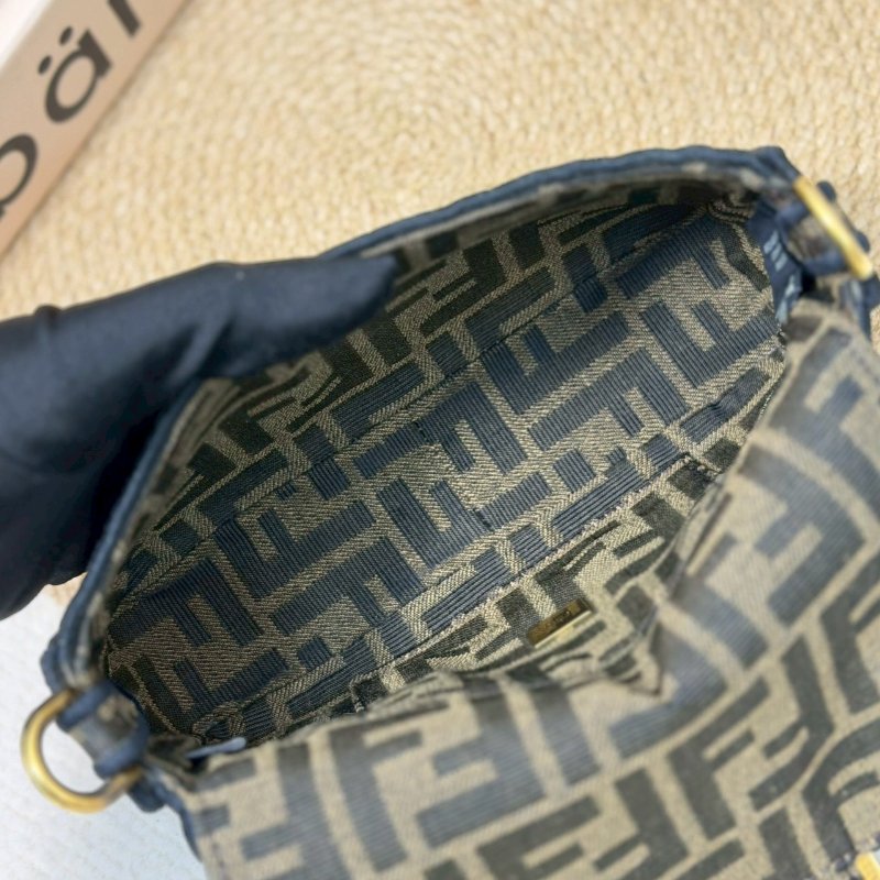 🏷Fendi 芬迪．Mini baguette 法棍包-16
