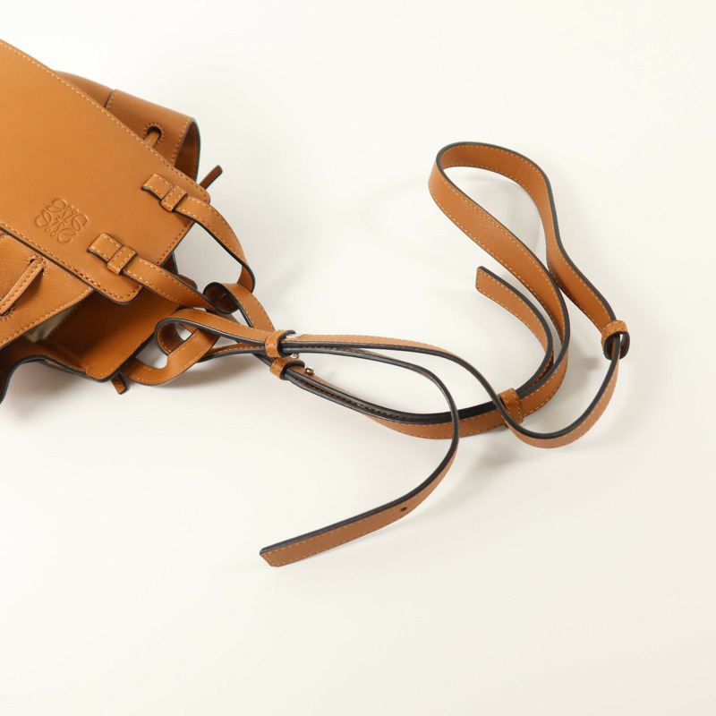 LOEWE 牛皮皮革Hammock Mini銀扣手挽肩背兩用袋-8