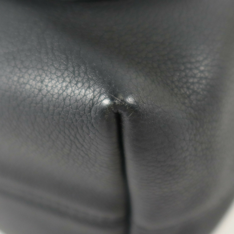 LOUIS VUITTON 牛皮皮革Lockme Bucket金扣手挽袋-11