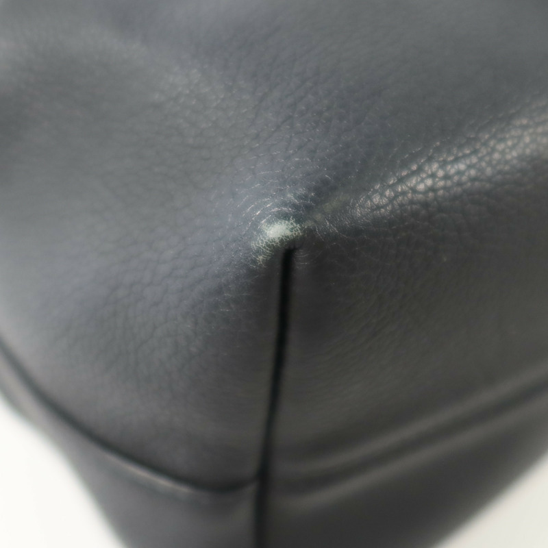 LOUIS VUITTON 牛皮皮革Lockme Bucket金扣手挽袋-12