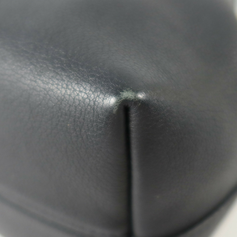 LOUIS VUITTON 牛皮皮革Lockme Bucket金扣手挽袋-13
