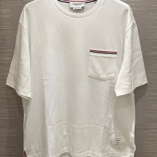 💎Han's house精品服飾💎Thom Browne TB 口袋 短 T 現貨 2原價 13300-0