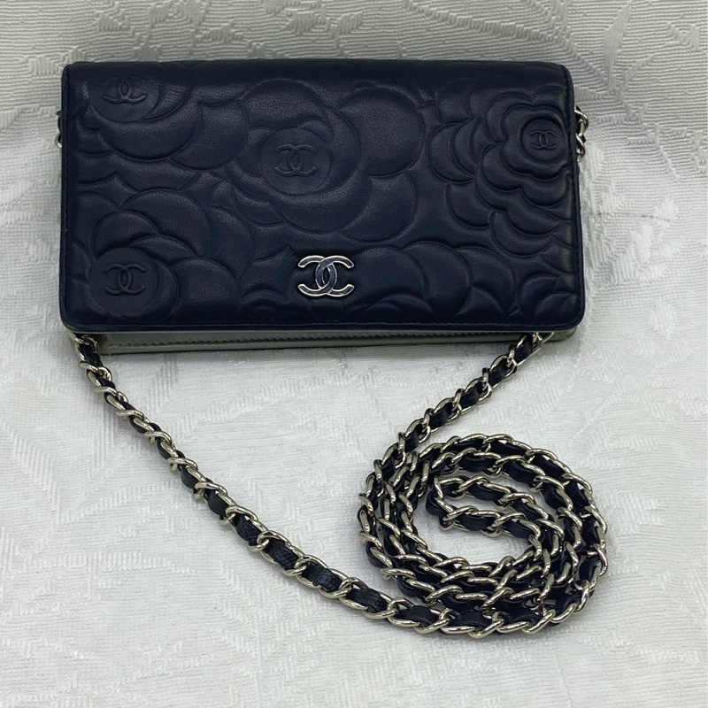 Chanel 黑色山茶花壓紋Wallet on chain-0