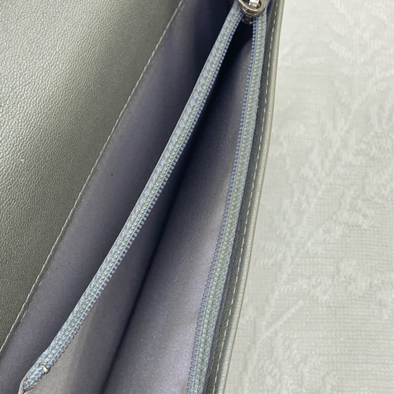 Chanel 黑色山茶花壓紋Wallet on chain-2