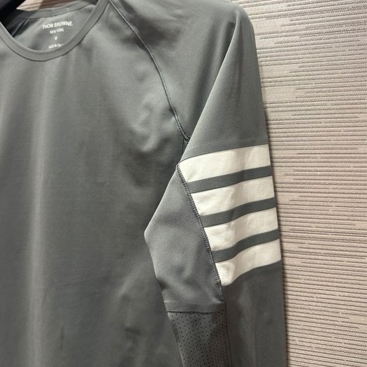 💎Han's house精品服飾💎 Thom Browne TB 機能 彈性 運動 4槓 長袖 義大利製 男女共穿 現貨M原價 15500-1