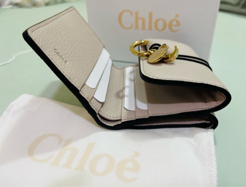 Chloe’ ALPHABET C LOGO小牛皮三折夾-12