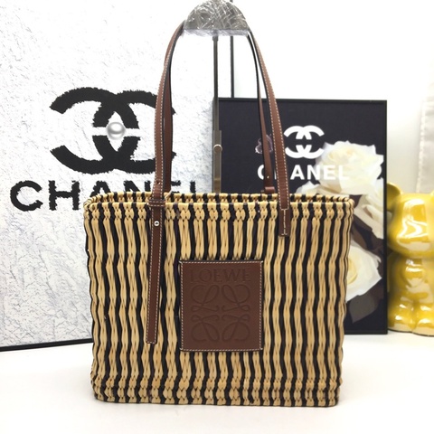LOEWE羅意威草編菜籃子托特手提單肩包 無附件，尺寸：30*24*11