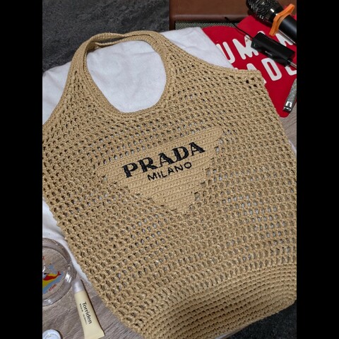 Prada 拉菲草 Raffia 編織托特包